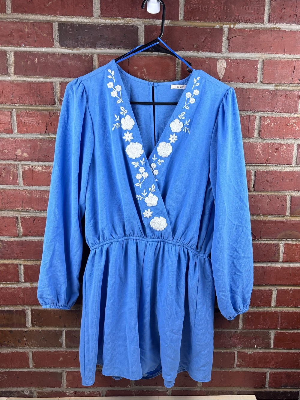FRANCESCAS BLUE FLORAL KASLEY EMBROIDERED ROMPER Sz M